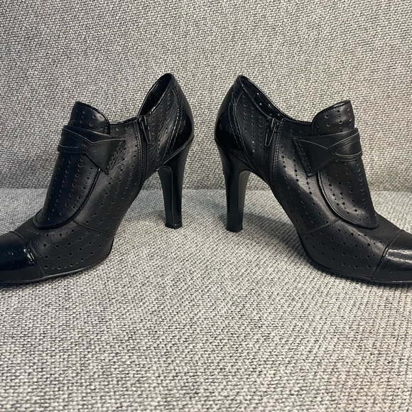 BCBGirls Black Heels Classic Elegance - Picture 4 of 16